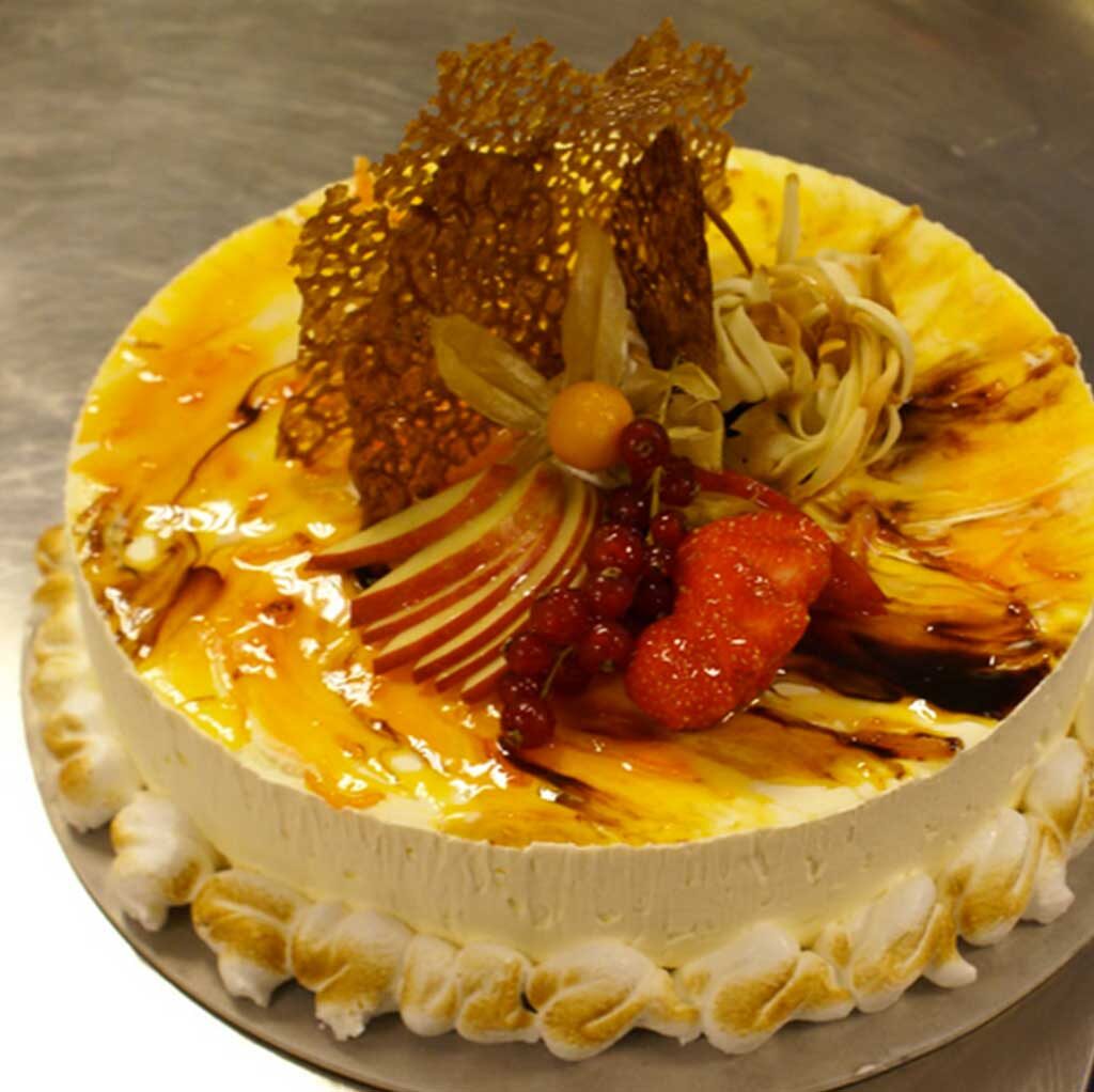 IJstaart met vers fruit en chocolade